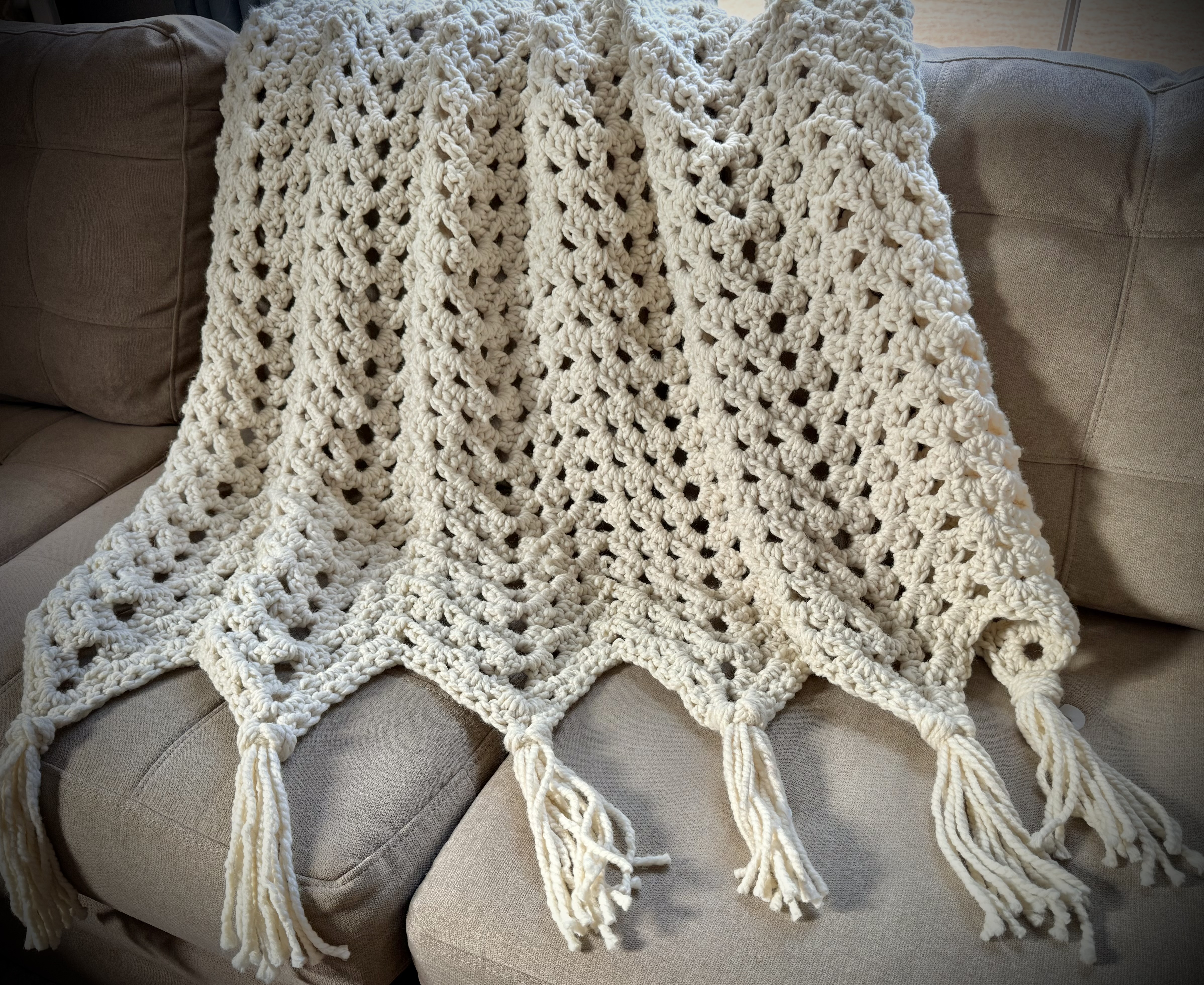 Learn to crochet the granny ripple blanket.