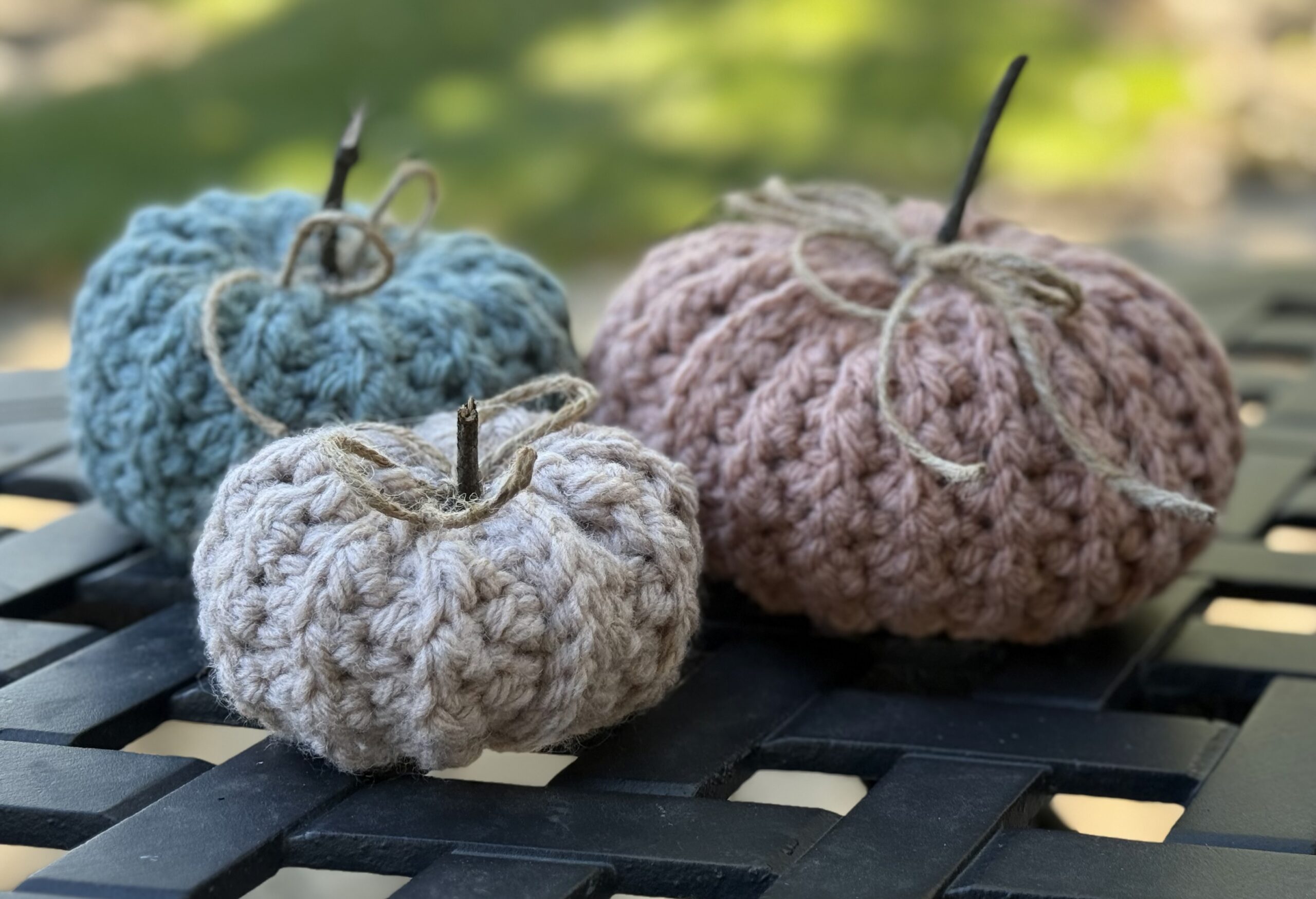 Learn to crochet these easy fall pumpkins